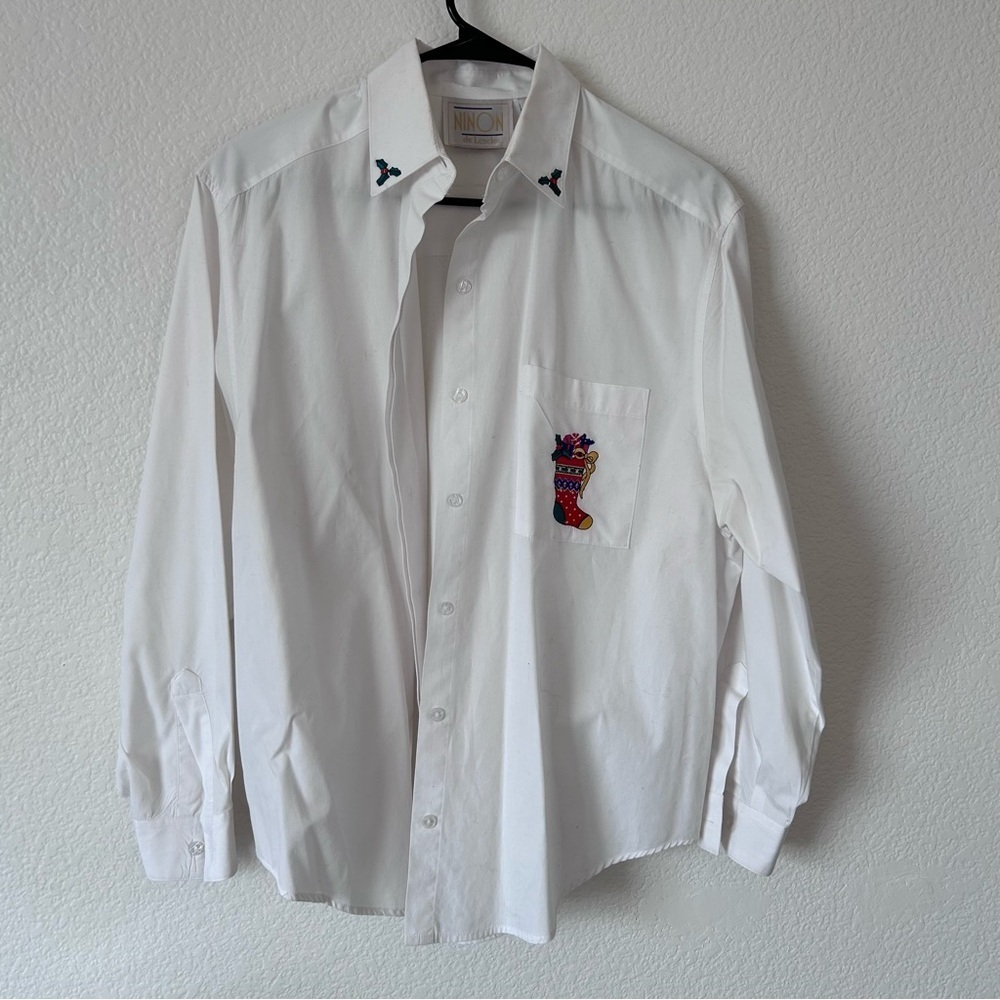 VTG 90s White Women’s Christmas Button Down Shirt Embroidered Pocket Collar